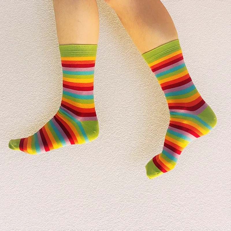 Ringelsocken in Regenbogenfarben