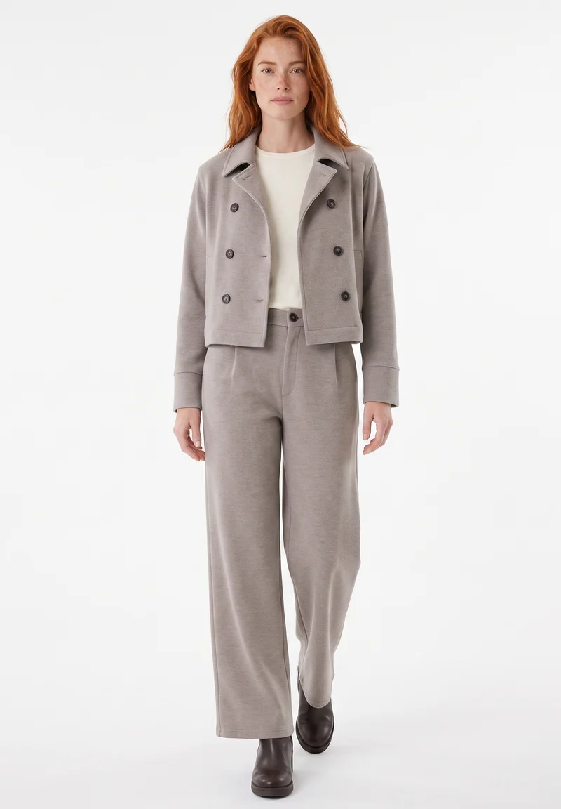 Straight-Hose aus recyceltem Polyester und Bio-Baumwolle