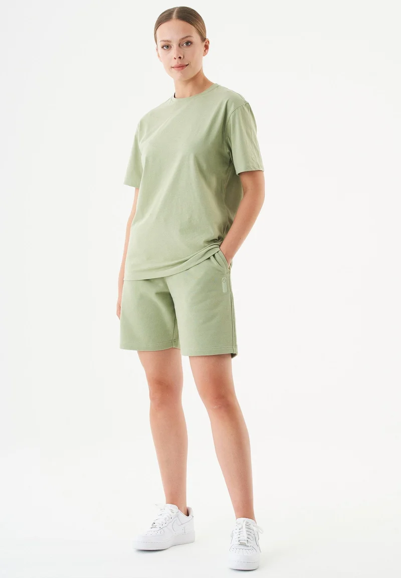 SHEYMA Sweatshorts aus Bio-Baumwolle