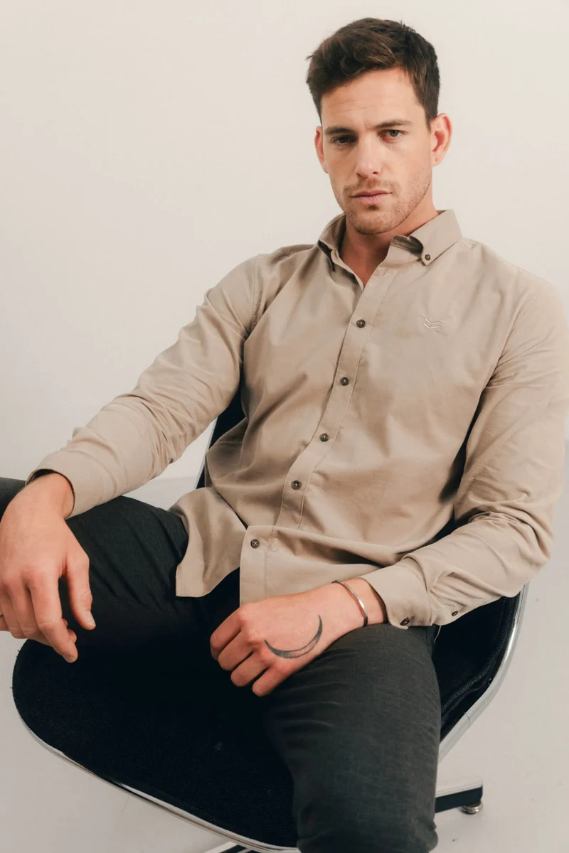 Chemise beige velours ajustée