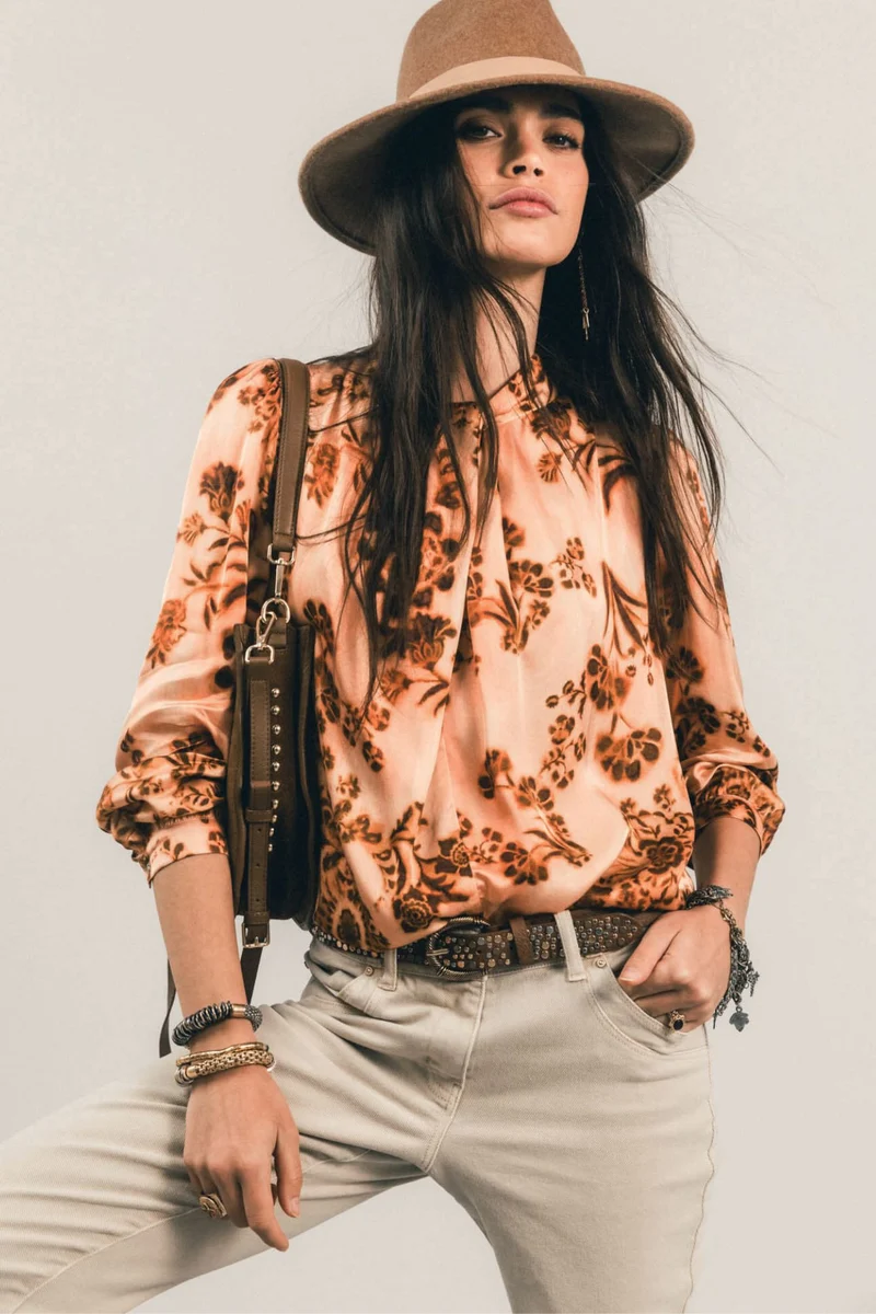 Blouse pêche satinée florale