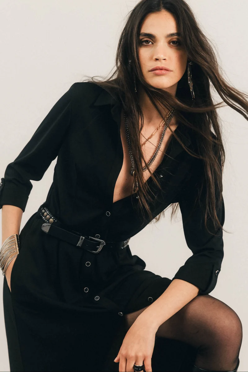 Robe chemise noire fluide intemporelle