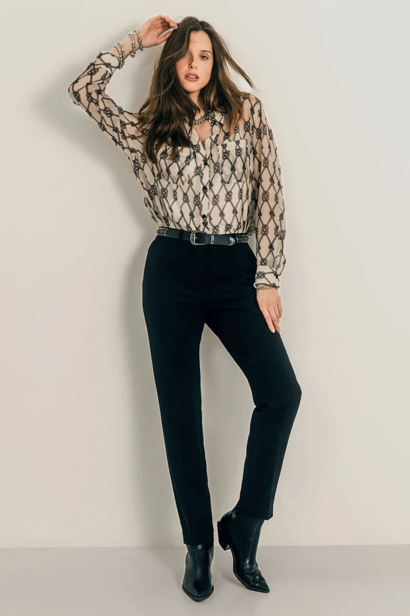 Pantalon noir cigarette chic