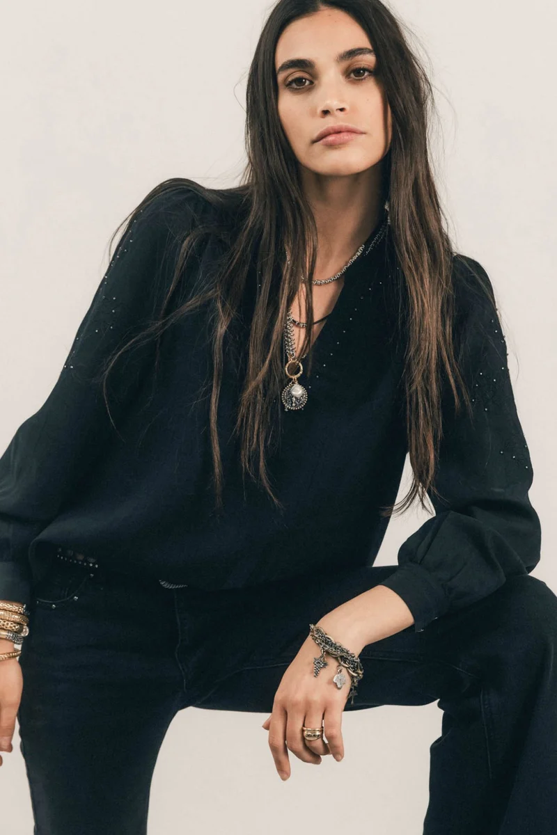 Blouse noire jacquard brodée perlée