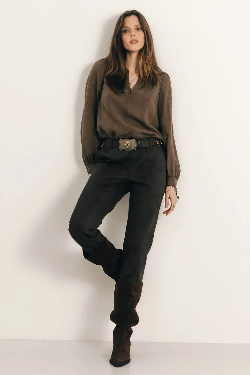 Pantalon kaki suédé coupe cigarette