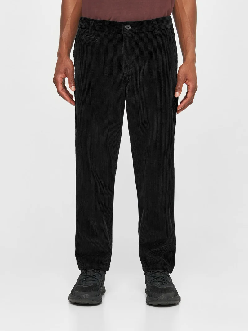 Chuck Regular 8-Wales Corduroy Chino Pants black jet