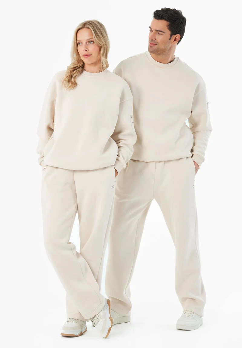 SAYLORR | Essentials Travel Unisex Sweatshirt aus Bio-Baumwolle und recyceltem Polyester