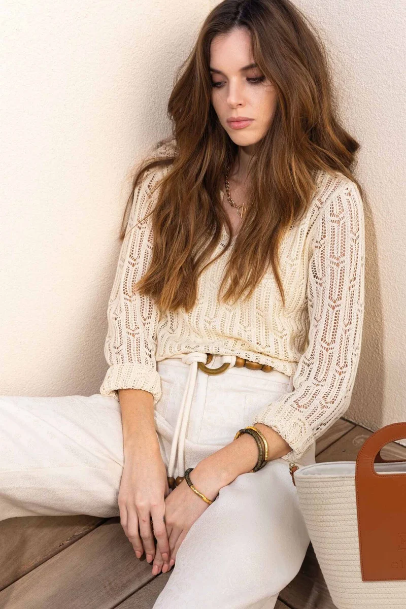 Pull ajouré crème avec top intégré