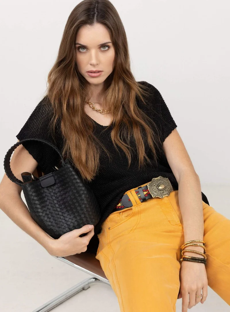 Pull noir tricot moderne