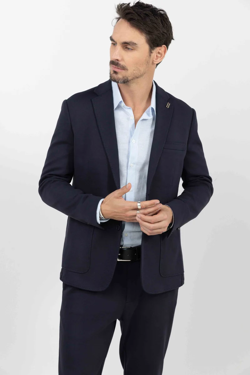 Veste tailleur bleu marine élégante