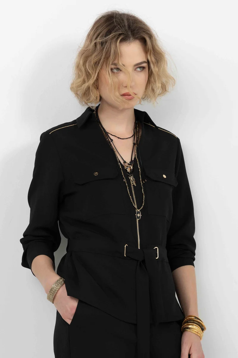 Veste noir chic ceinturée