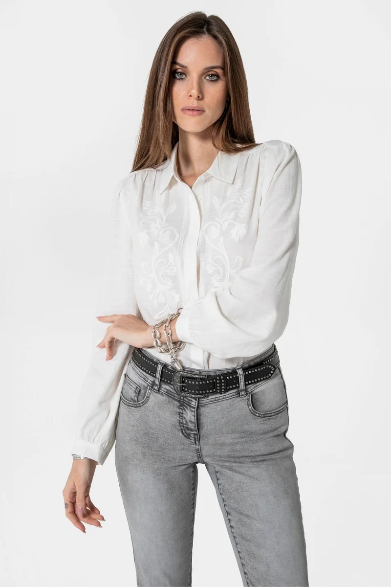 Chemise à broderie écru
