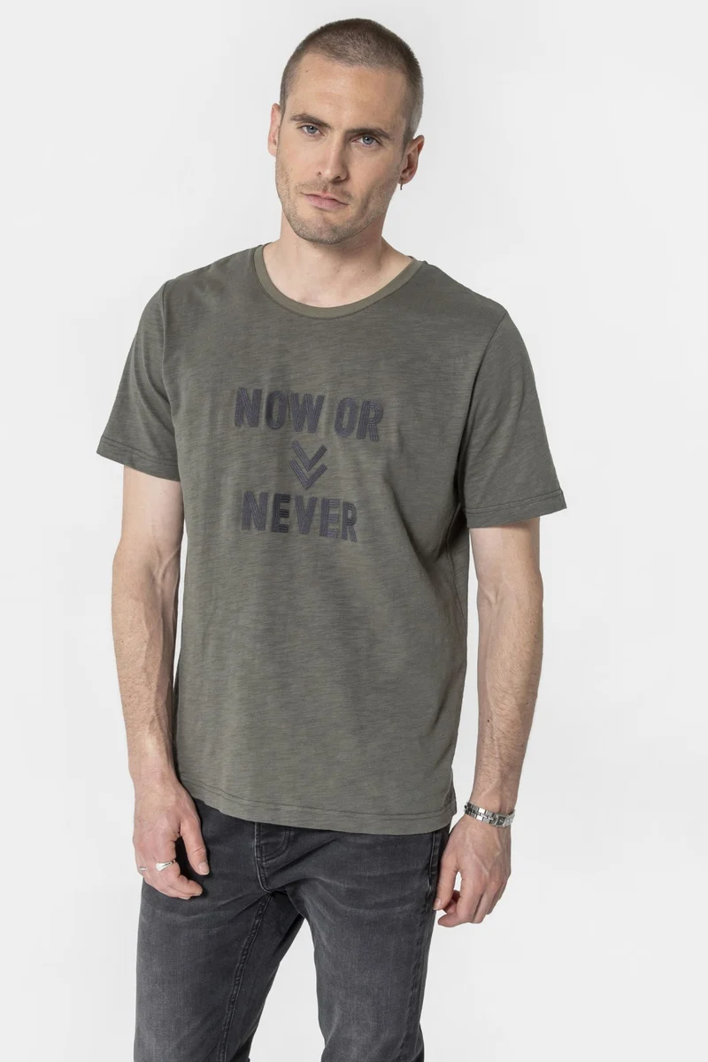 Tee-shirt à message cèdre
