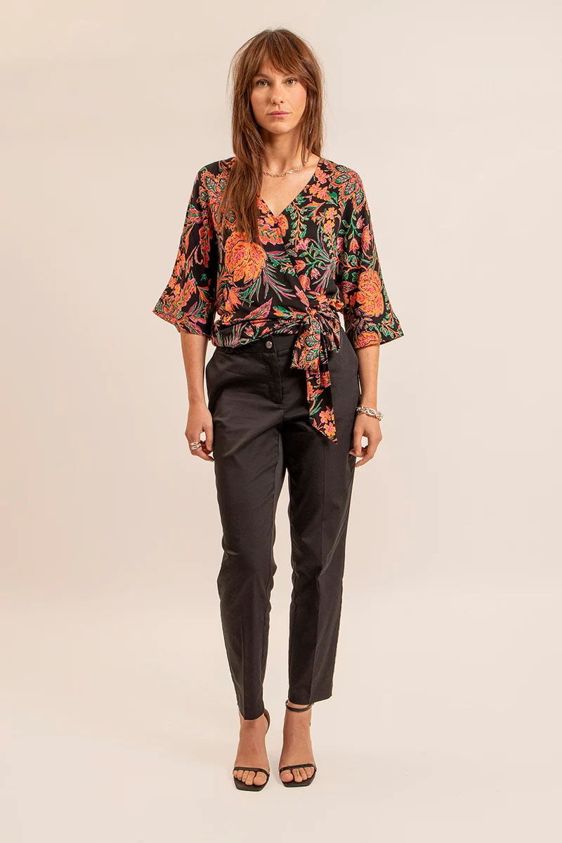 Blouse cache-coeur imprimé noir et orange