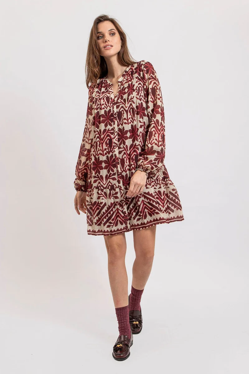 Robe courte imprimé écru et bordeaux