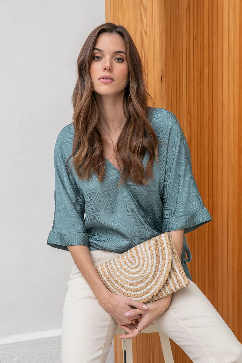 Blouse satinée esprit kimono lagon