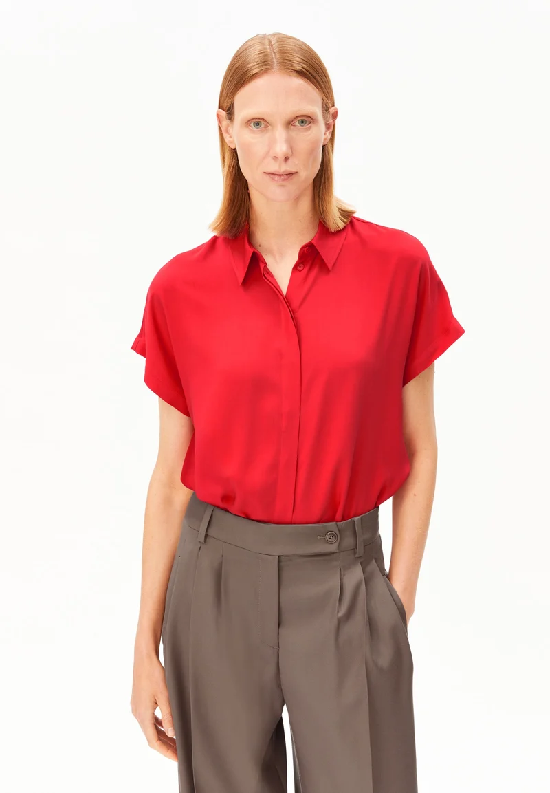 Larisaana mars red