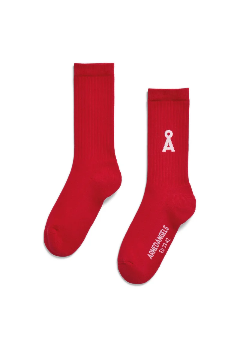 Saamus Bold scarlet red