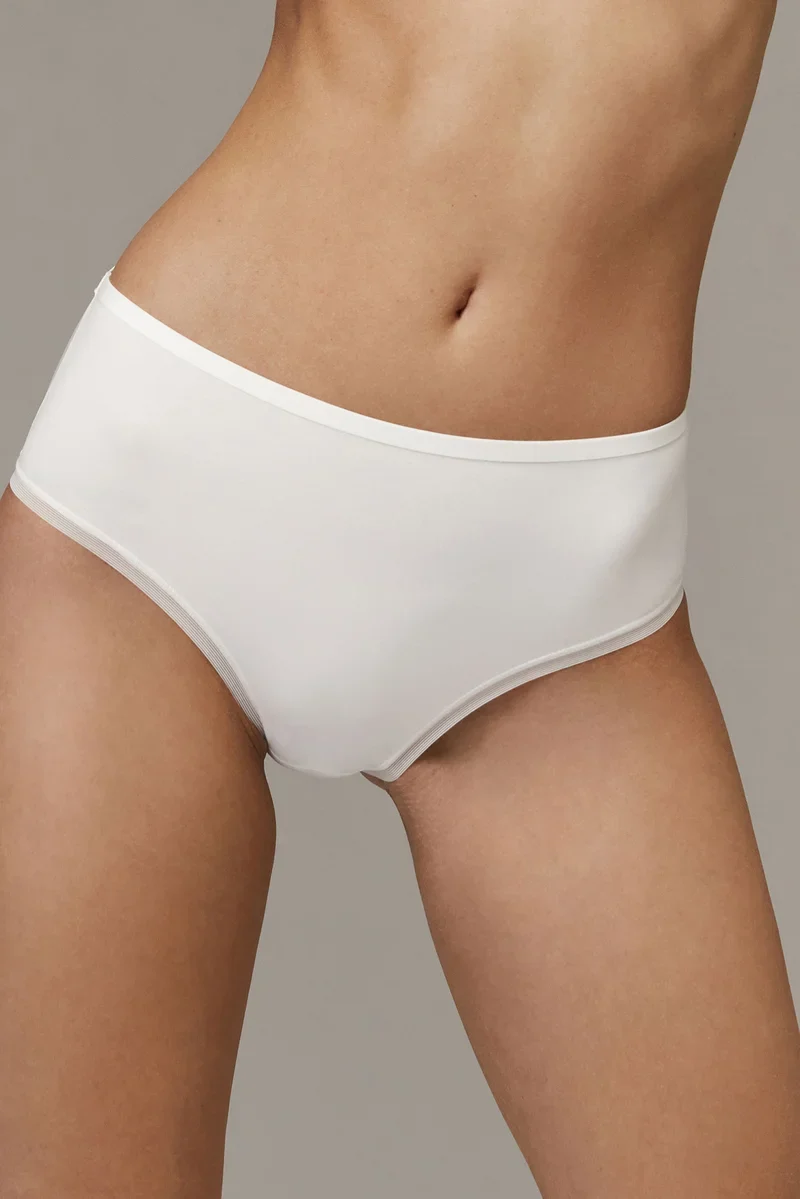 Aruelle - Hedi Brazilian Slip mit mittlerer Taille und Netzrücken in Weiß