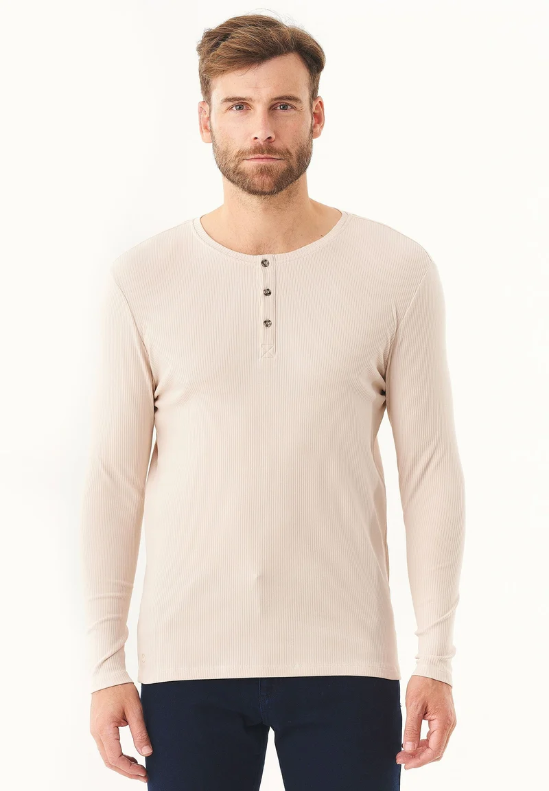 Geripptes Henley Langarmshirt aus Bio-Baumwolle