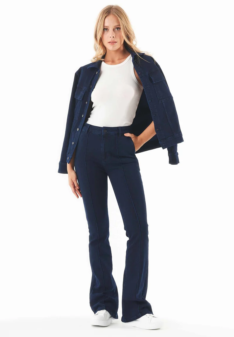 Flared Jeans aus Bio-Baumwolle
