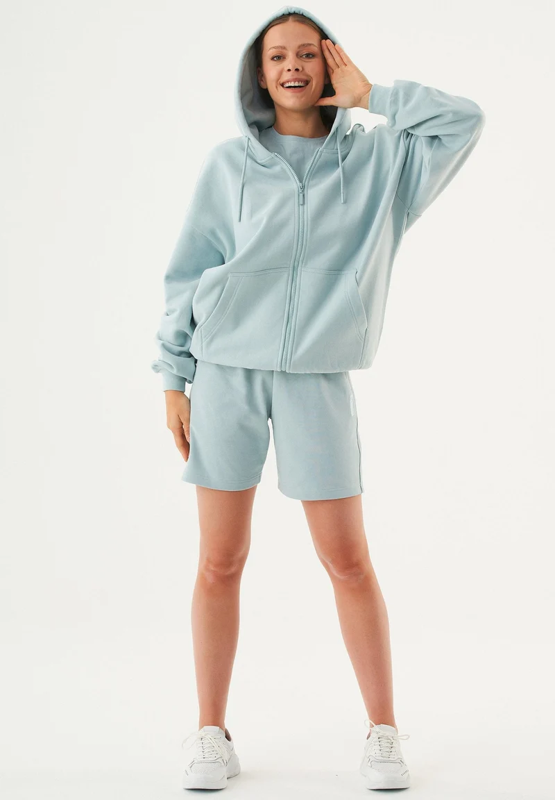 SHEYMA Sweatshorts aus Bio-Baumwolle