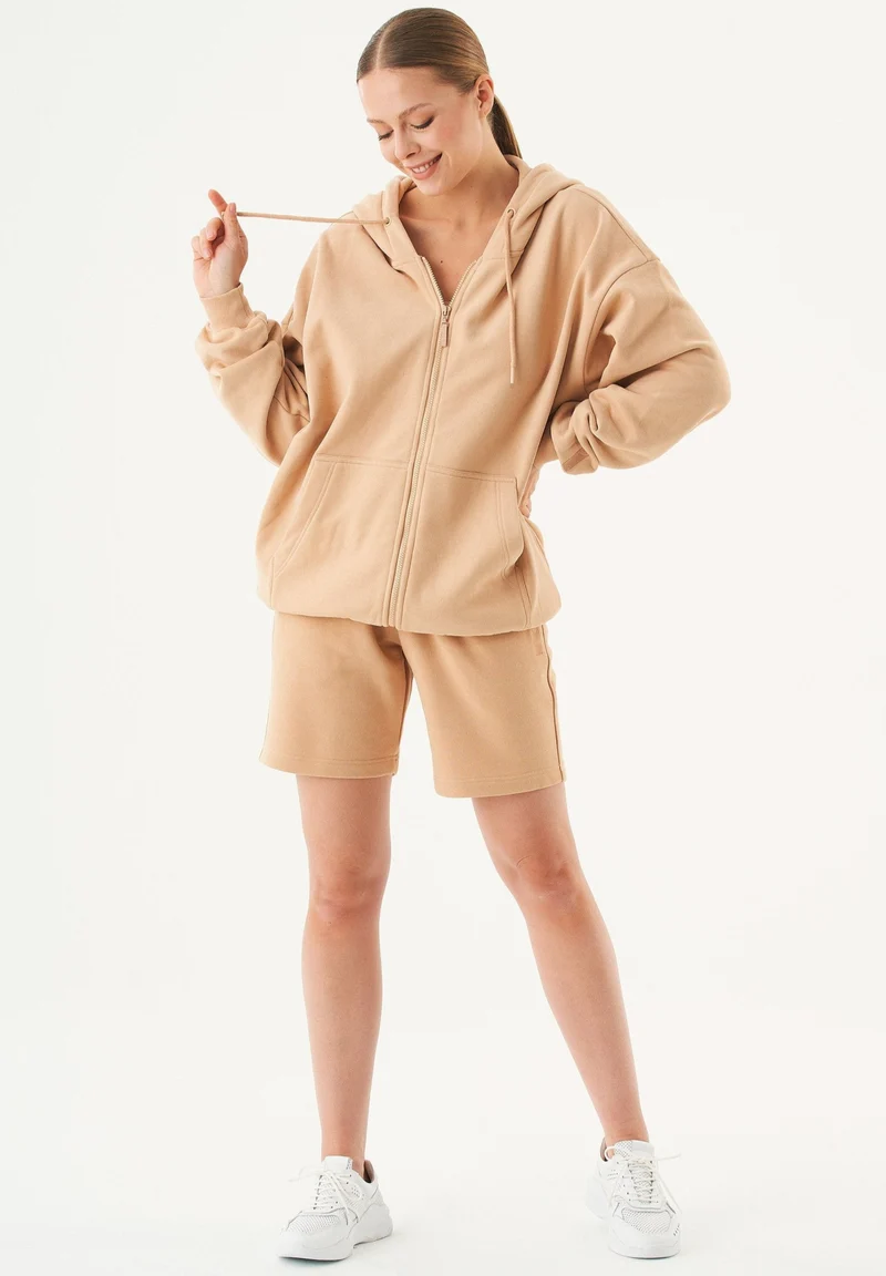 SHEYMA Sweatshorts aus Bio-Baumwolle
