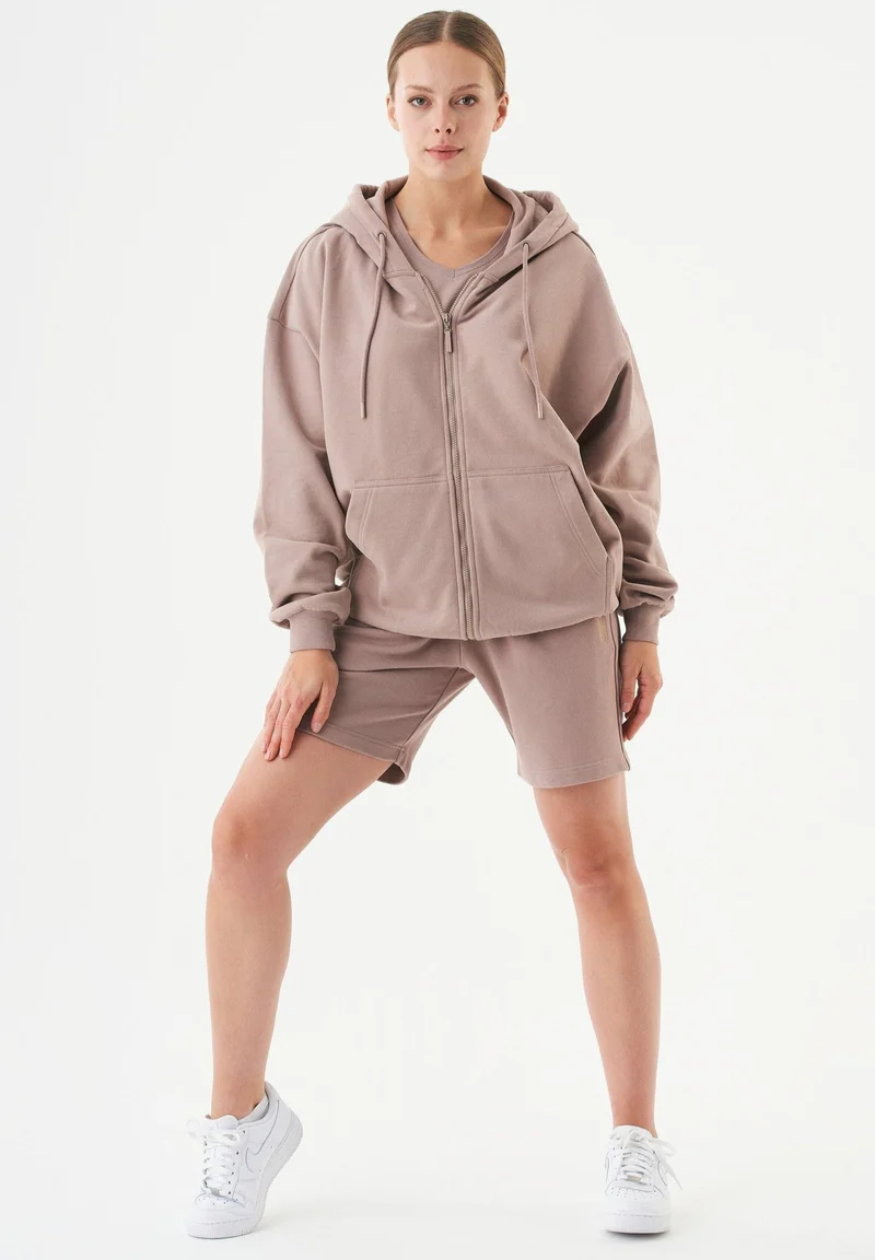 SHEYMA Sweatshorts aus Bio-Baumwolle