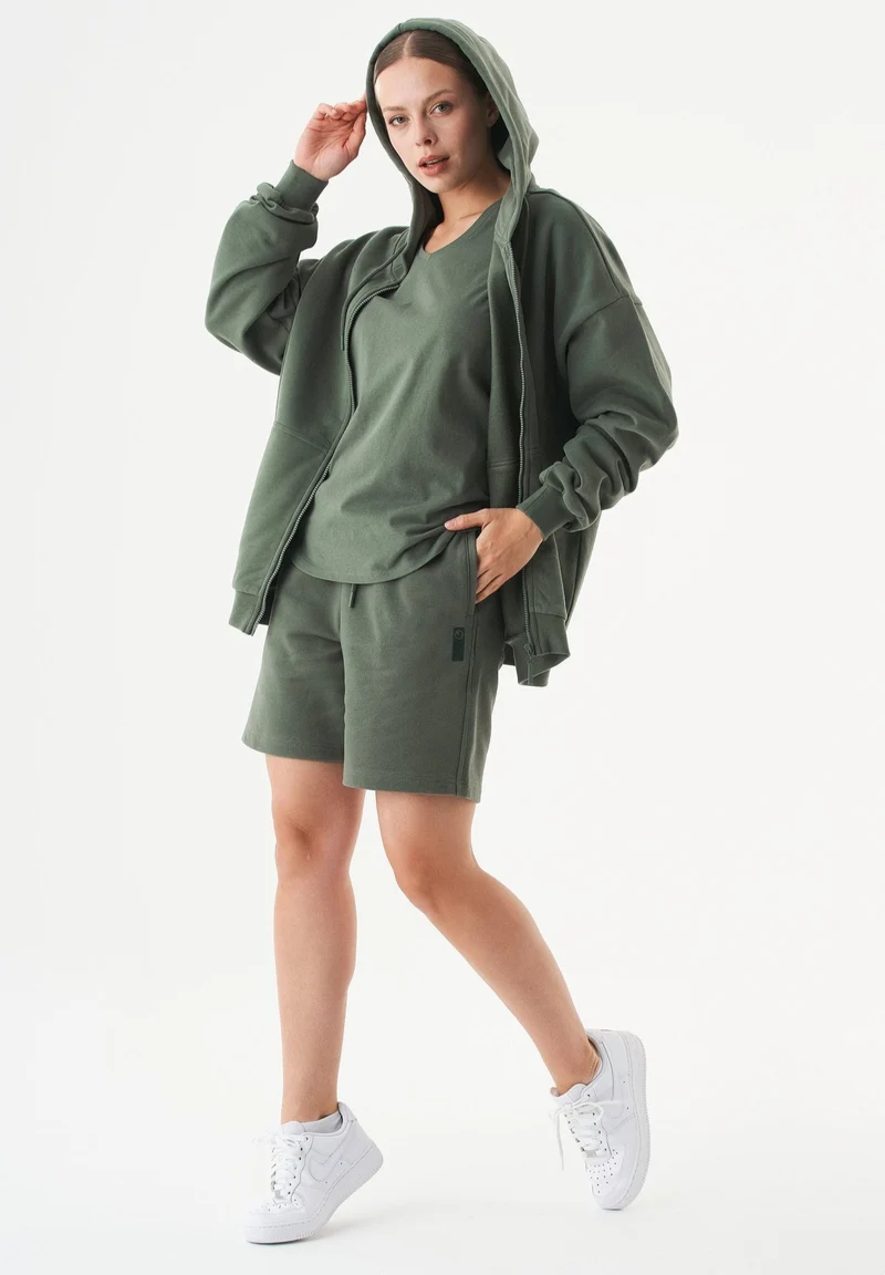 SHEYMA Sweatshorts aus Bio-Baumwolle