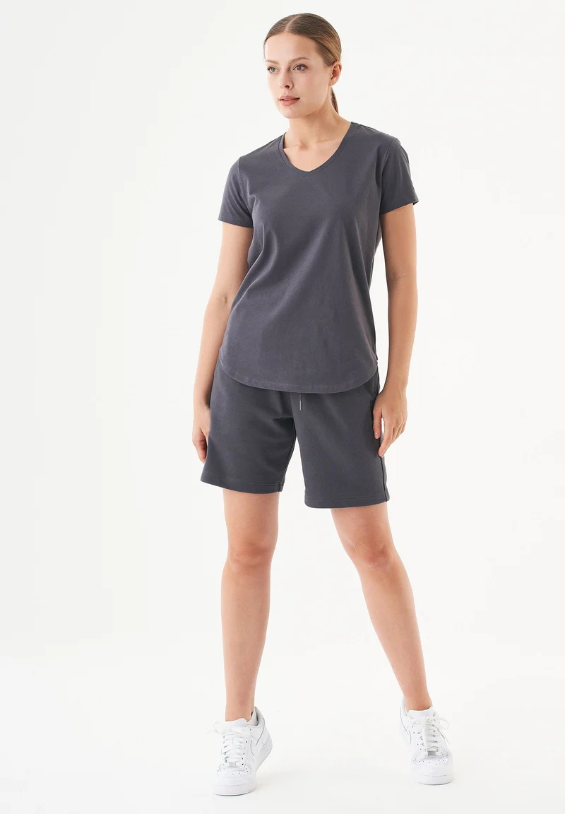 SHEYMA Sweatshorts aus Bio-Baumwolle