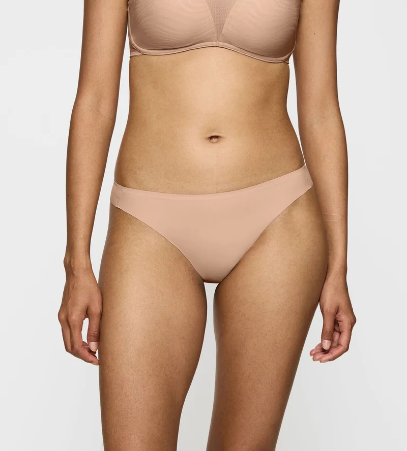Triumph – Smart Invisible String Neutral Beige