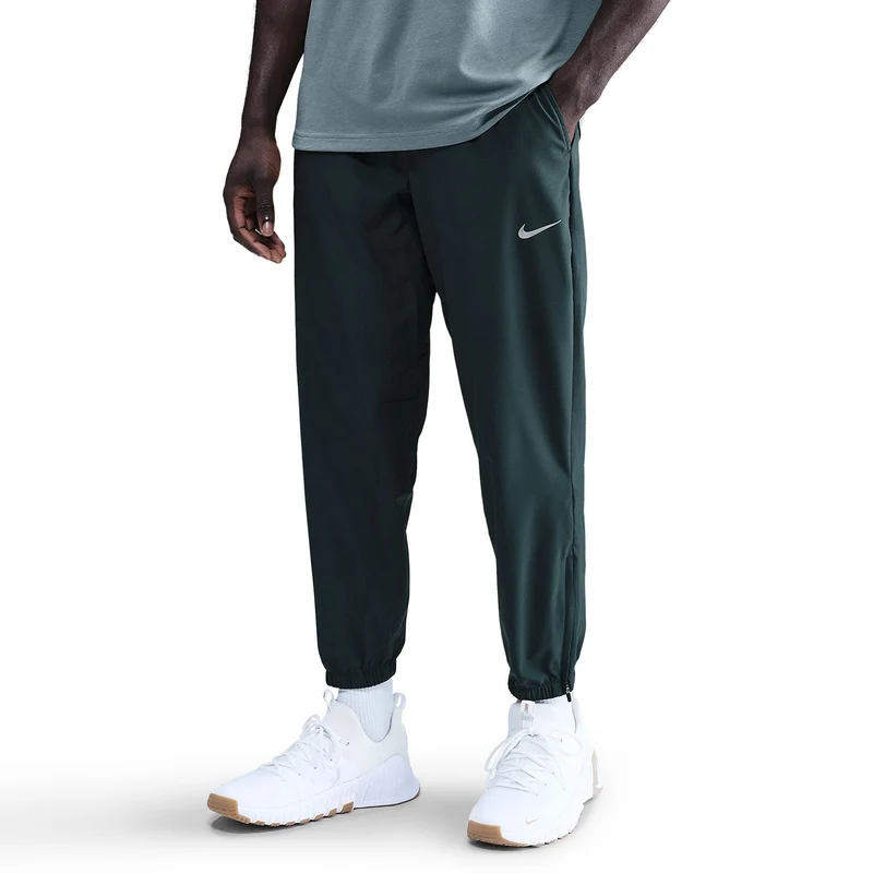 Nike Vielseitige Hose mit schmal zulaufender Passform und fü