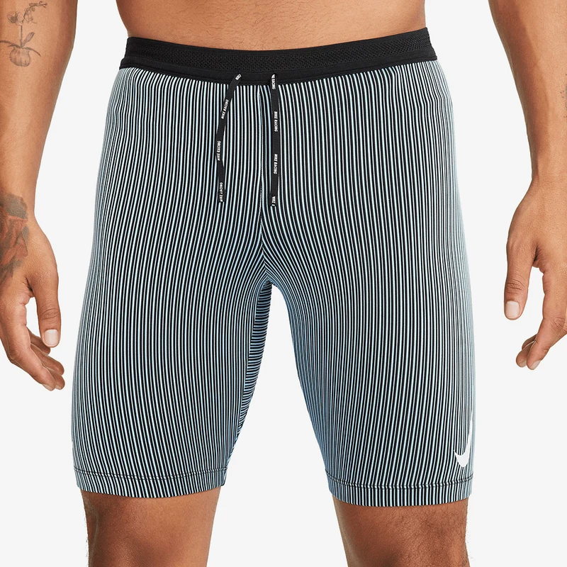 Nike Dri-FIT ADV Aeroswift 1/2-Länge Shorts